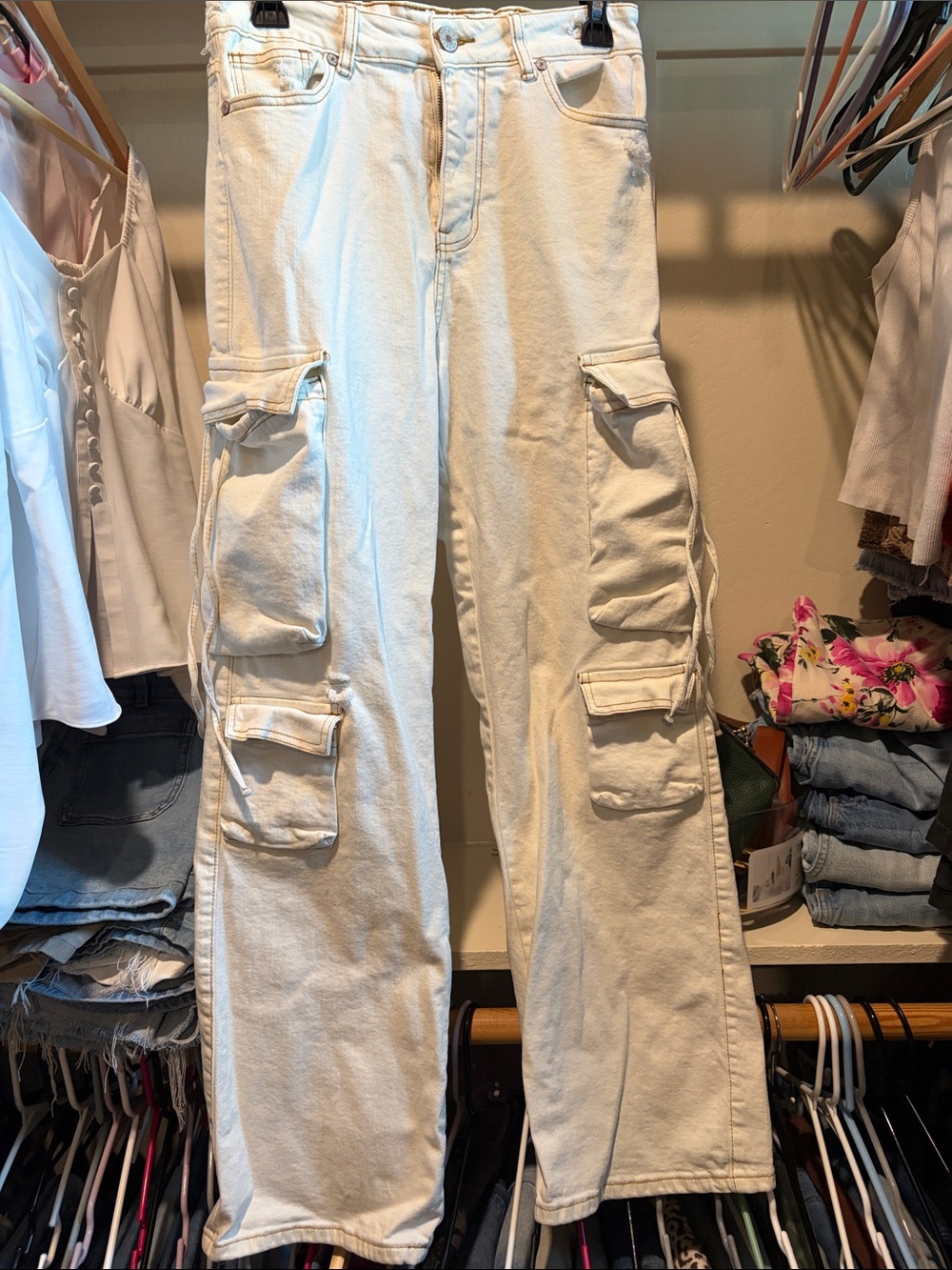Source Unknown Cream White Cargo Pants with Multi-Pocket Detail